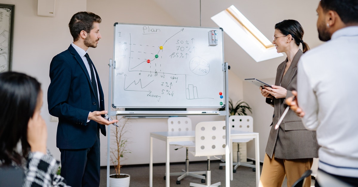 Top 21 Sales Pitch Ideas & Tips From Expert Sellers