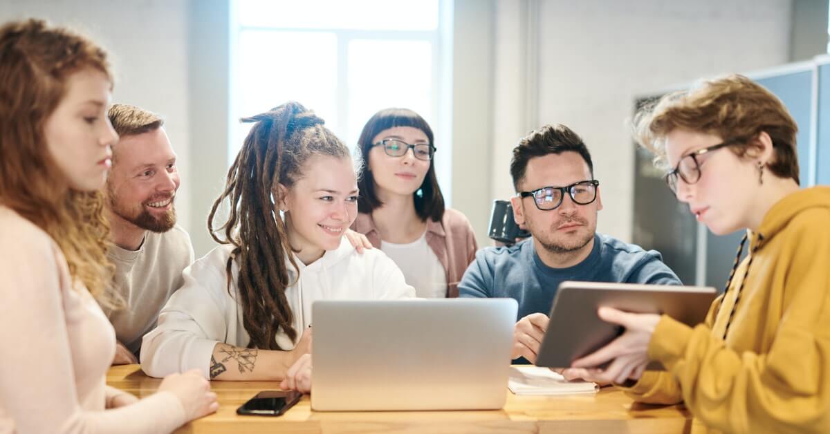 How to Implement Your CRM in 9 Steps (+ Free Checklist)