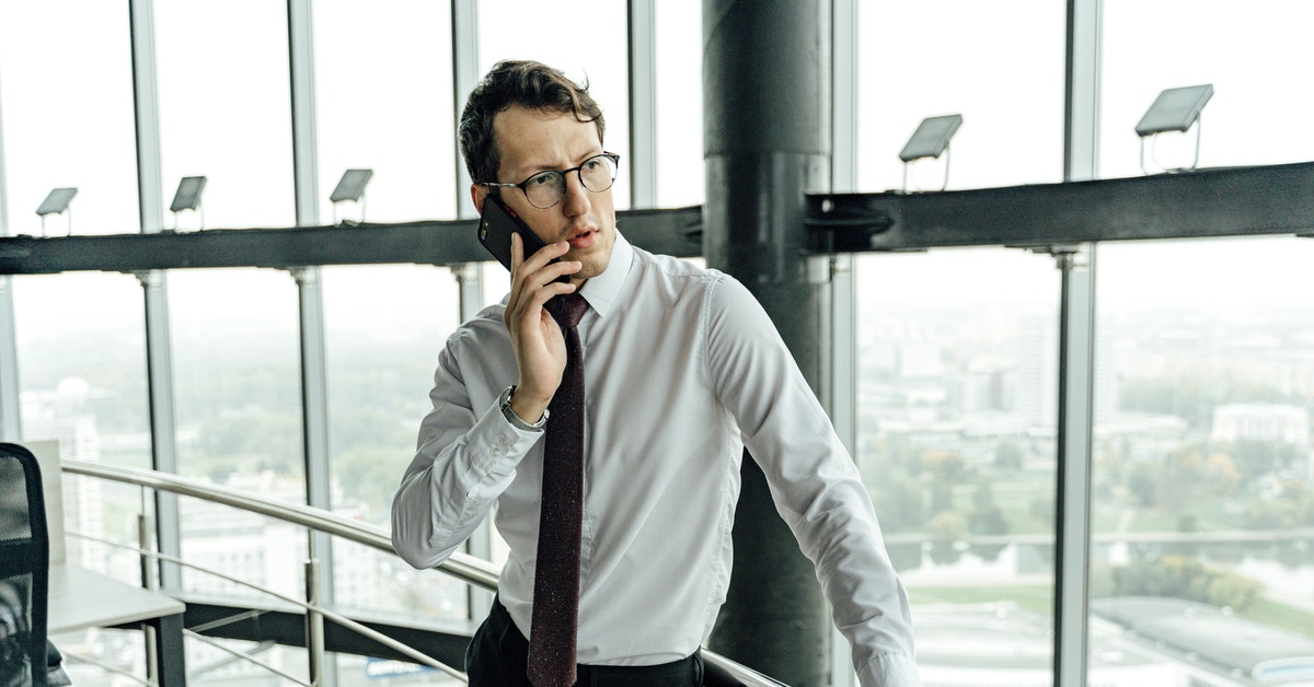 How to Make a Sales Call in 5 Steps (+ Free Script Template)