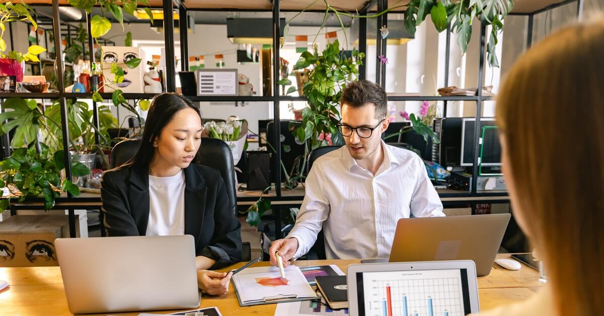 Zoho vs HubSpot CRM | Top CRM Comparison