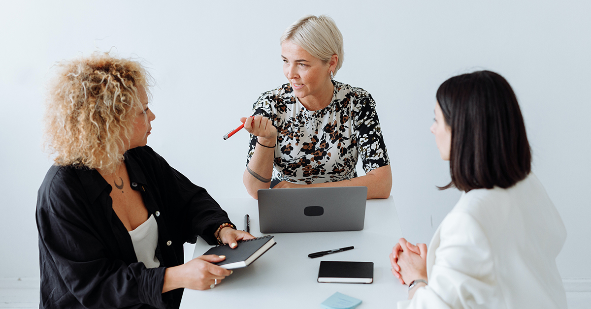 HubSpot CRM Review: Pros & Cons, Features, Pricing for 2023