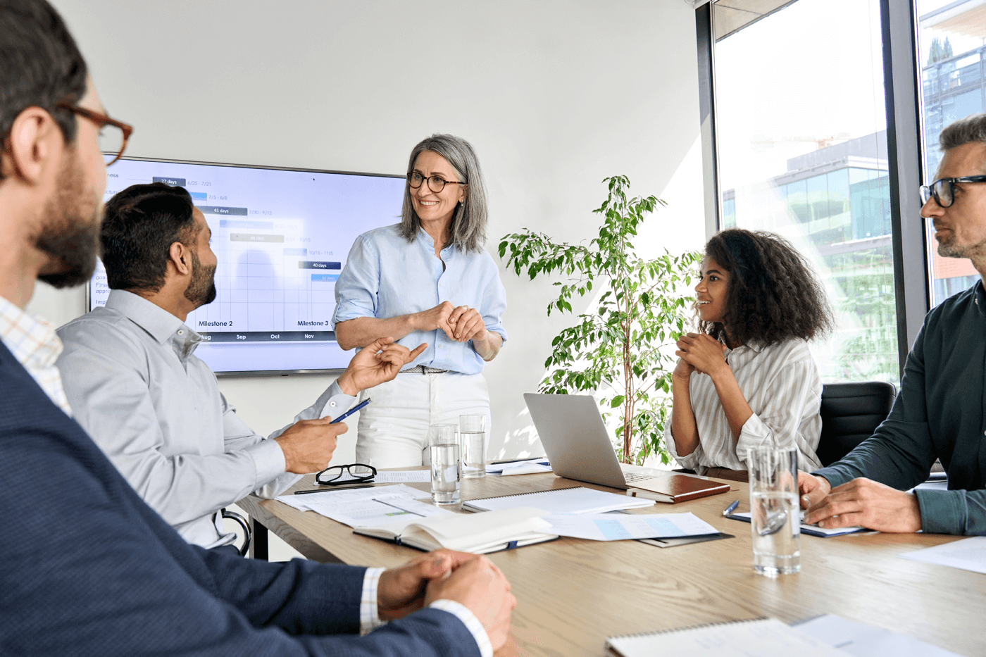 How to Craft a Sales Presentation Outline (+ Examples)