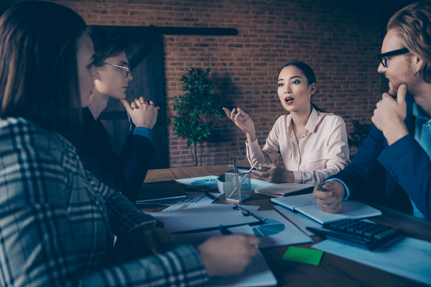 How to Negotiate: Steps, Phrases & Tips to Win the Deal